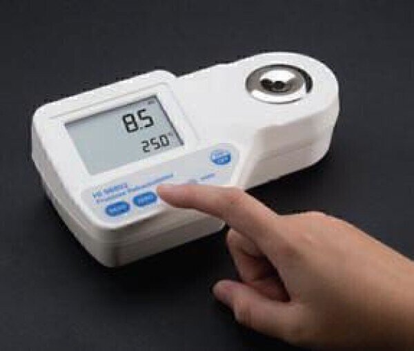 Hanna Digital Refractometers For Professional Analysis Labmate Online