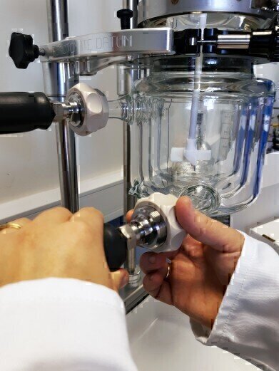Flexible Kit Speeds Up Glass Reactor Vessel Changeover
